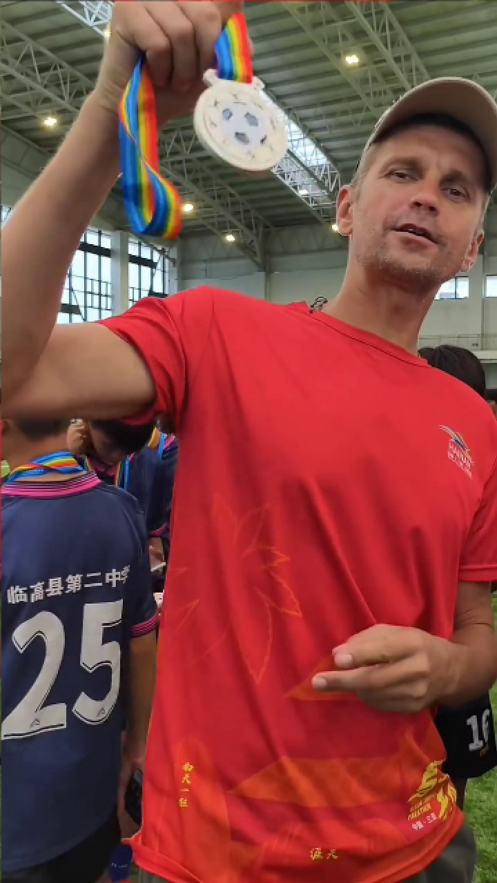 Foreign Friends Win Award at the International Talent Football  Tournament