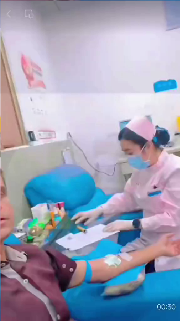 International Talent Volunteers Step Up for Blood Donation Drive in Haikou