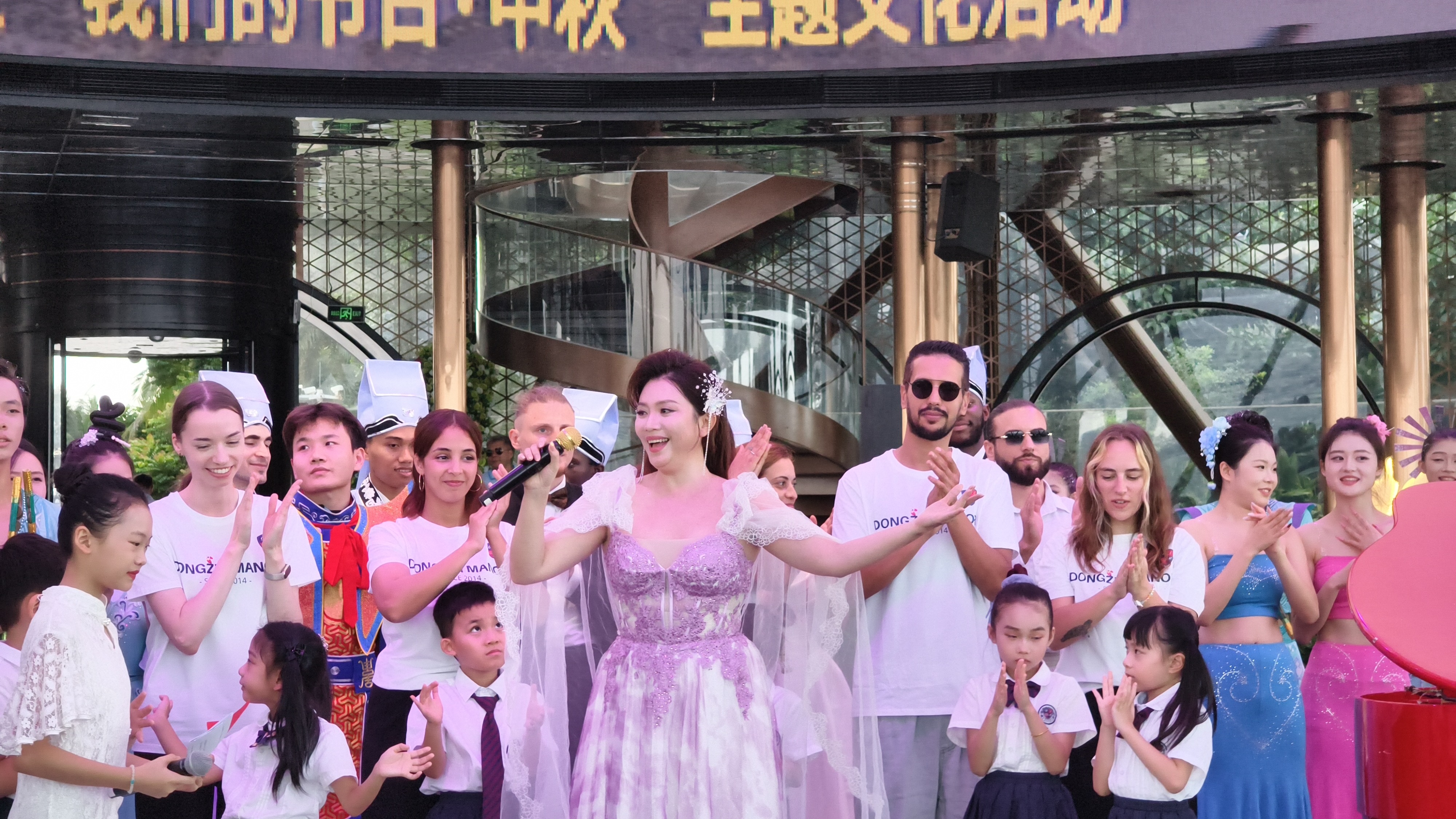 海南海口：中外友人以艺为媒 共庆中秋佳节 