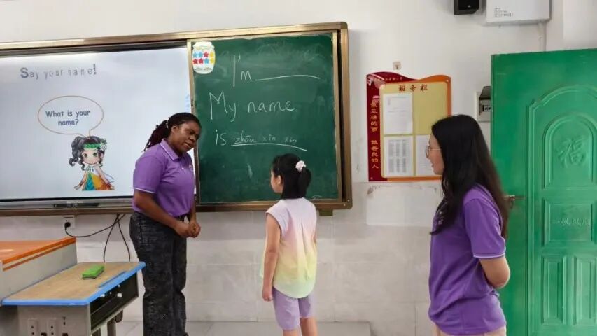 省媒关注丨国际人才走进县城校园 点亮孩童多彩暑期
